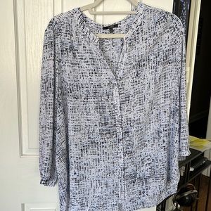Perfect for Spring! NYDJ white/light blue/black blouse, size Large